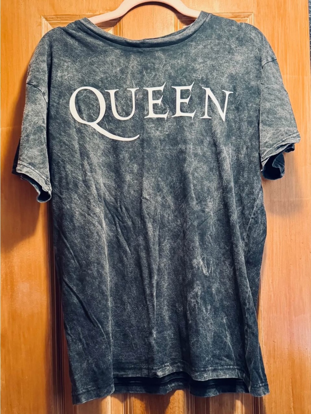 QUEEN Graphic Mineral-Wash Black Women’s Short Sleeve Tee